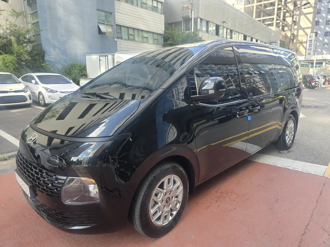2025 Hyundai Staria