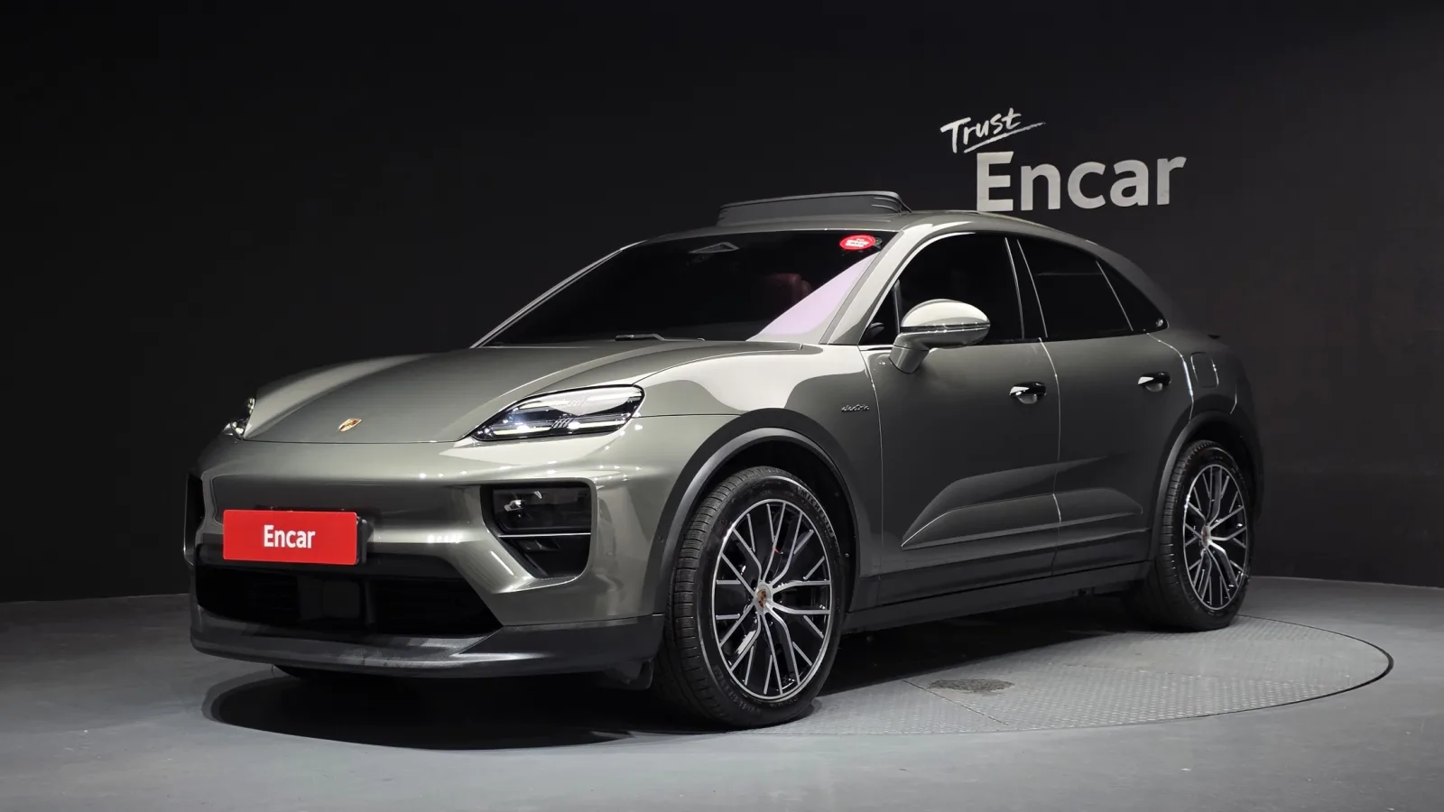 2025 Porsche Macan