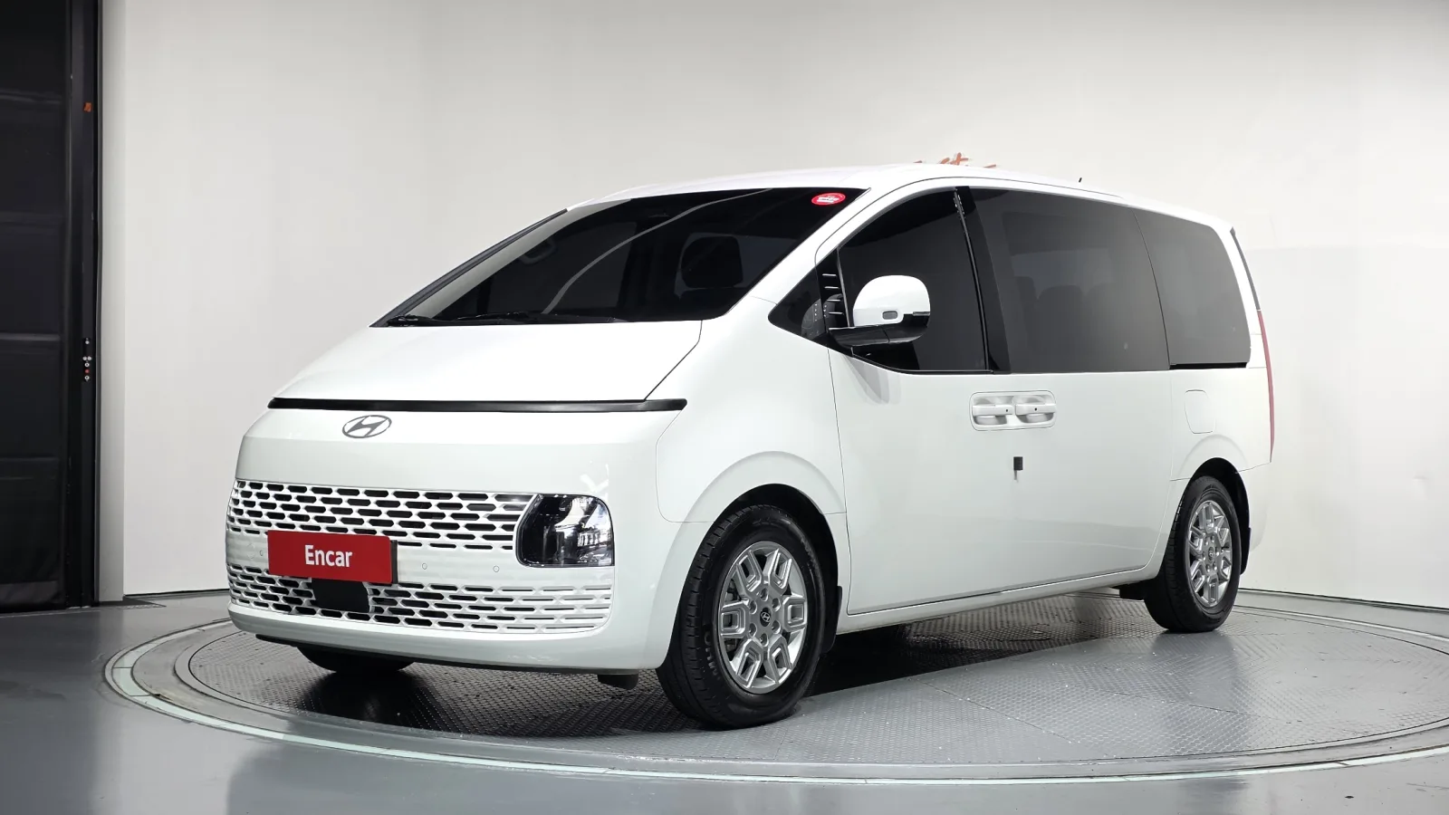 2025 Hyundai Staria