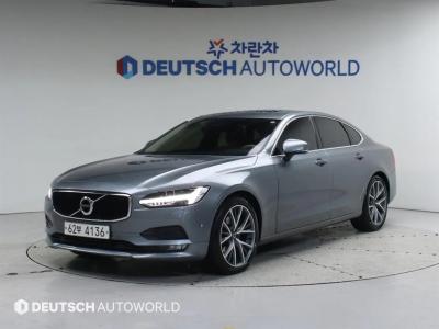 2017 Volvo S90