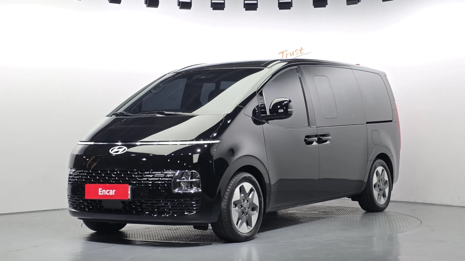2025 Hyundai Staria