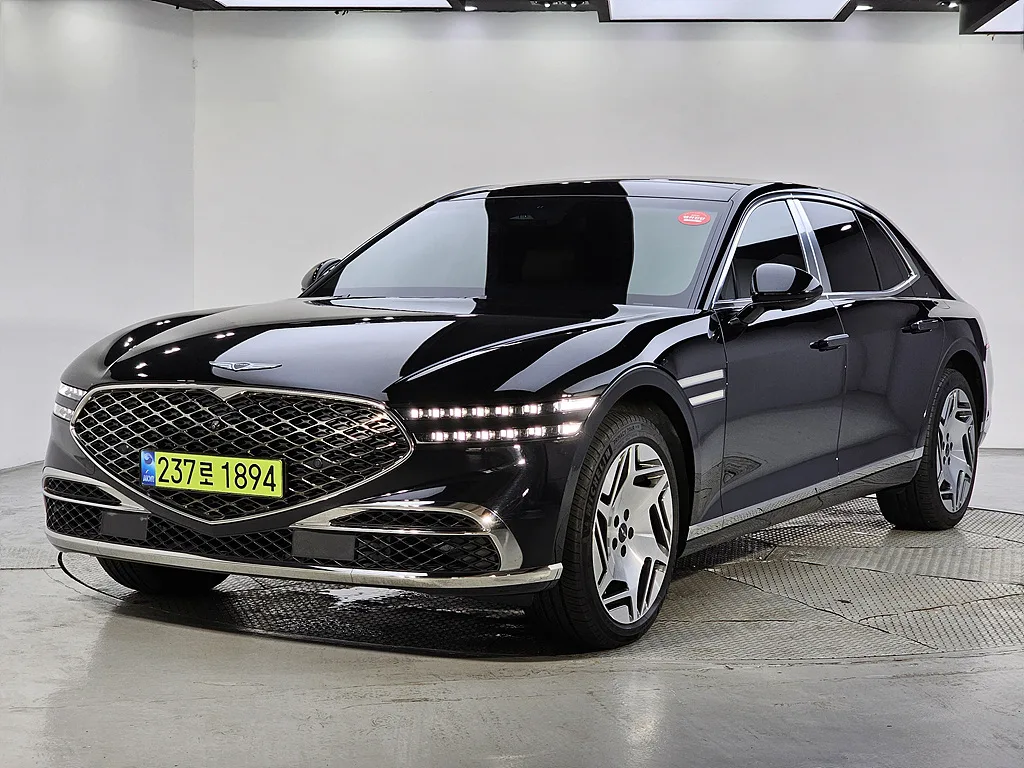 2023 Genesis G90