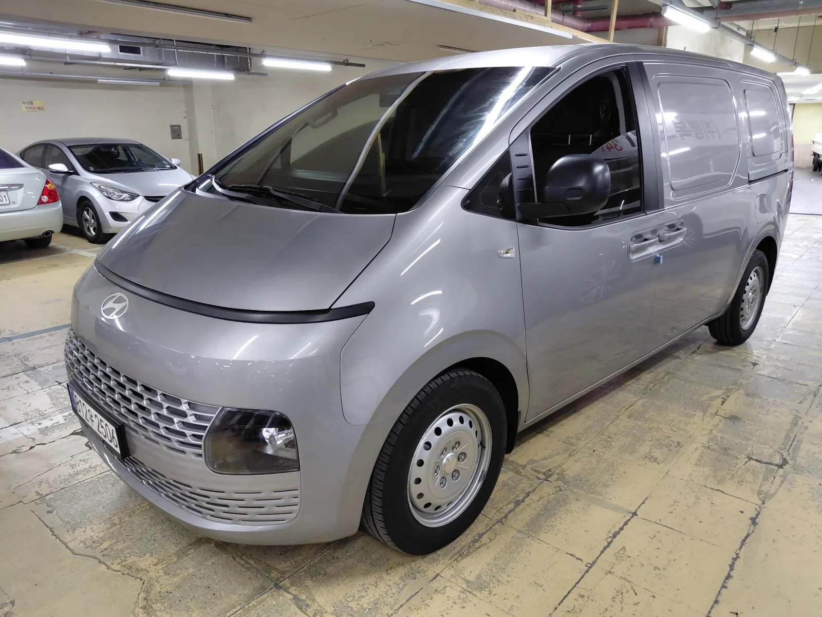 2025 Hyundai Staria