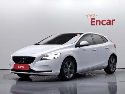 2018 Volvo V40