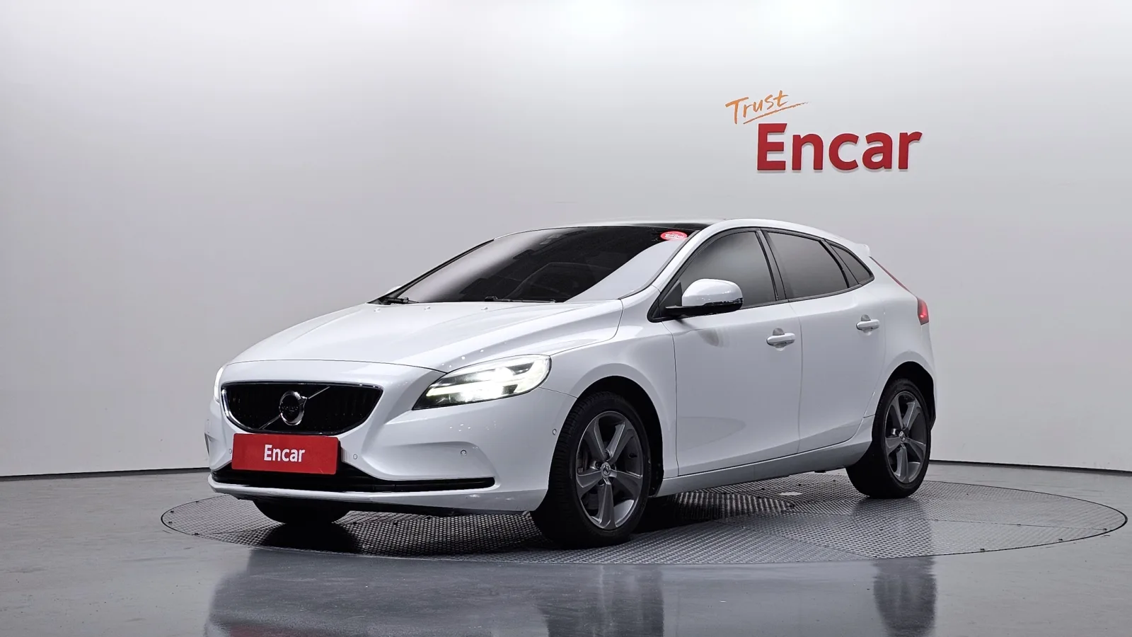 2018 Volvo V40