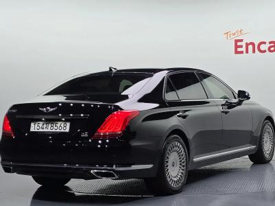 2017 Genesis EQ900