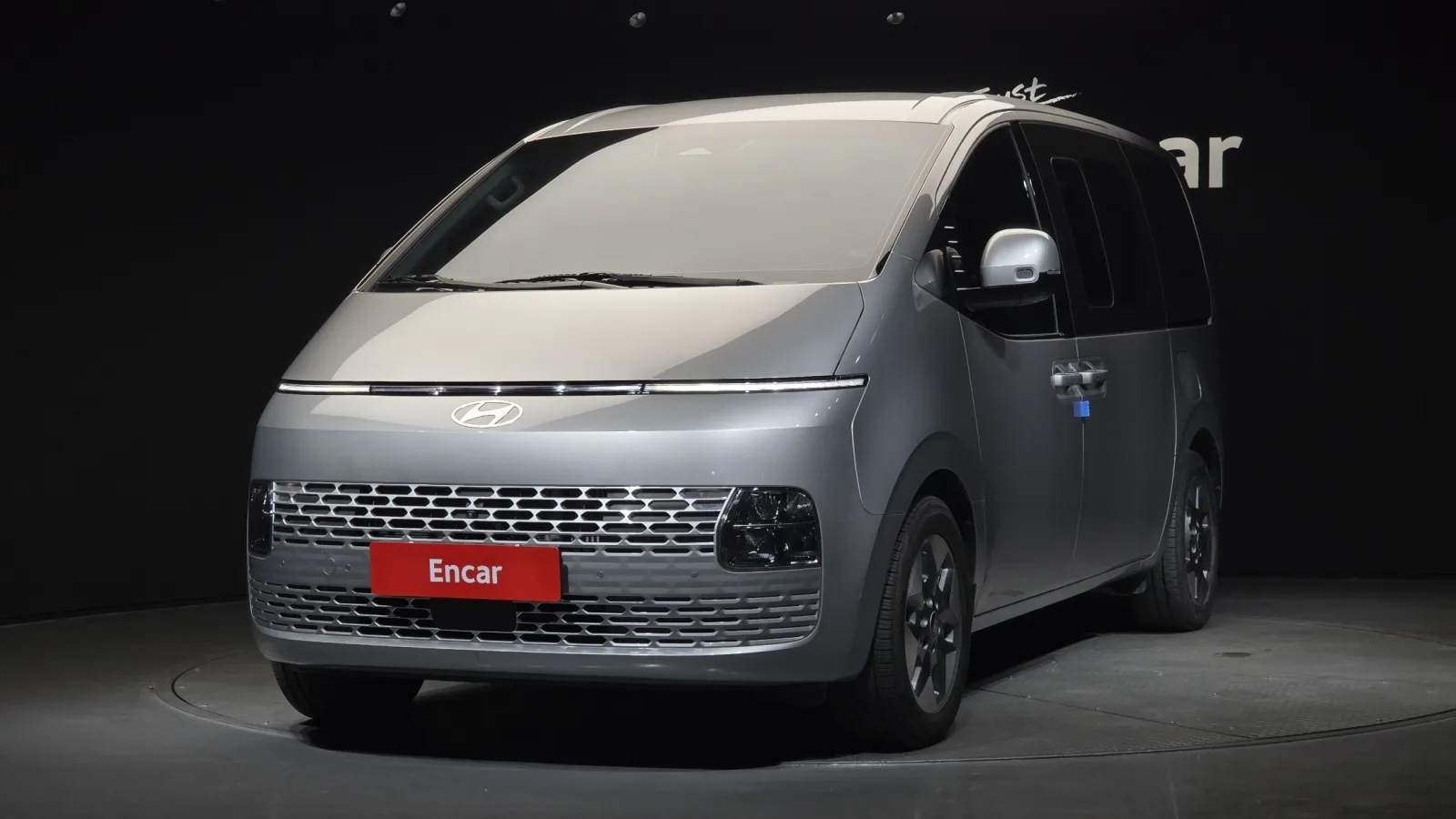 2025 Hyundai Staria