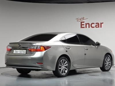 2017 Lexus ES