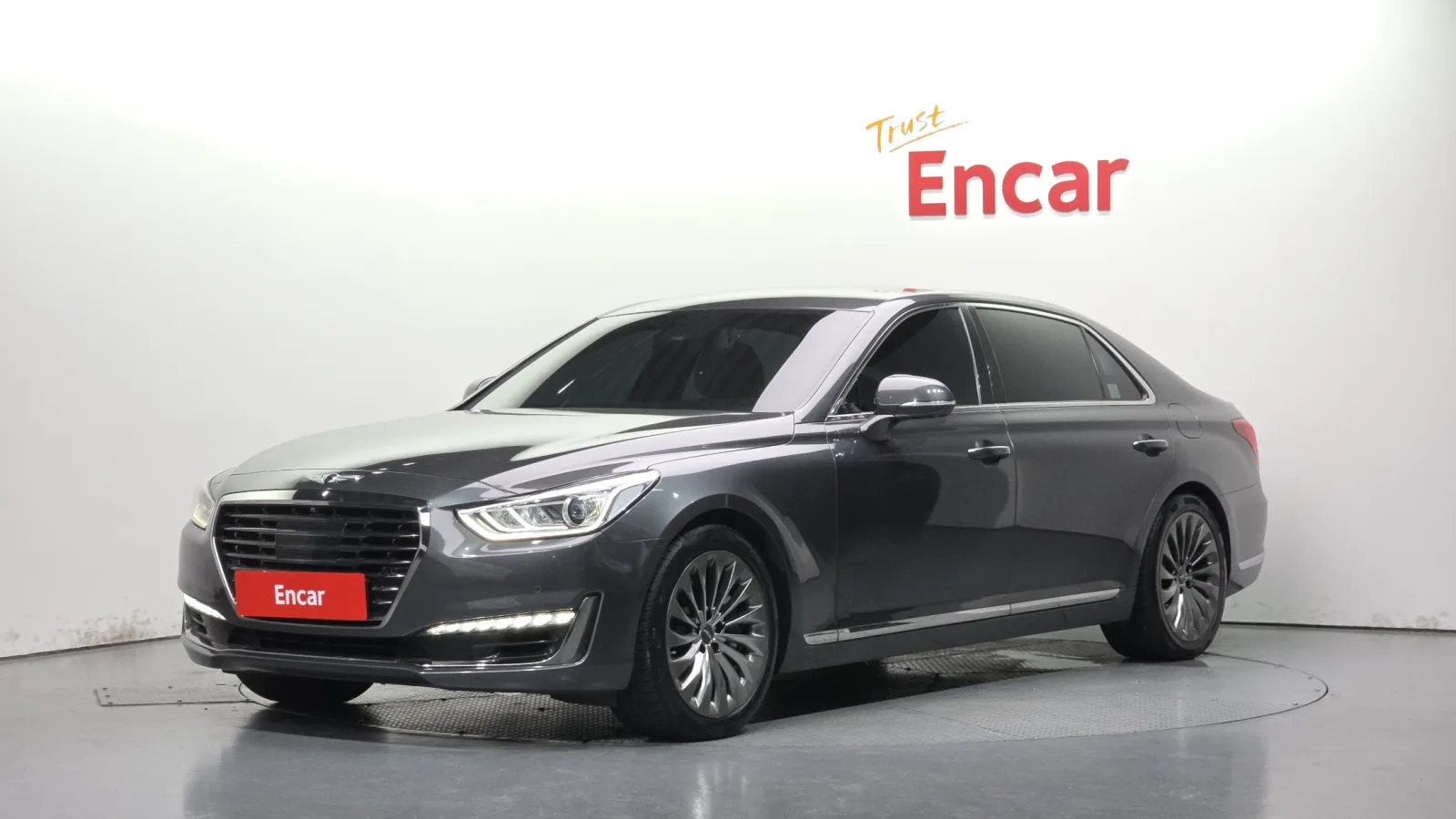 2018 Genesis EQ900