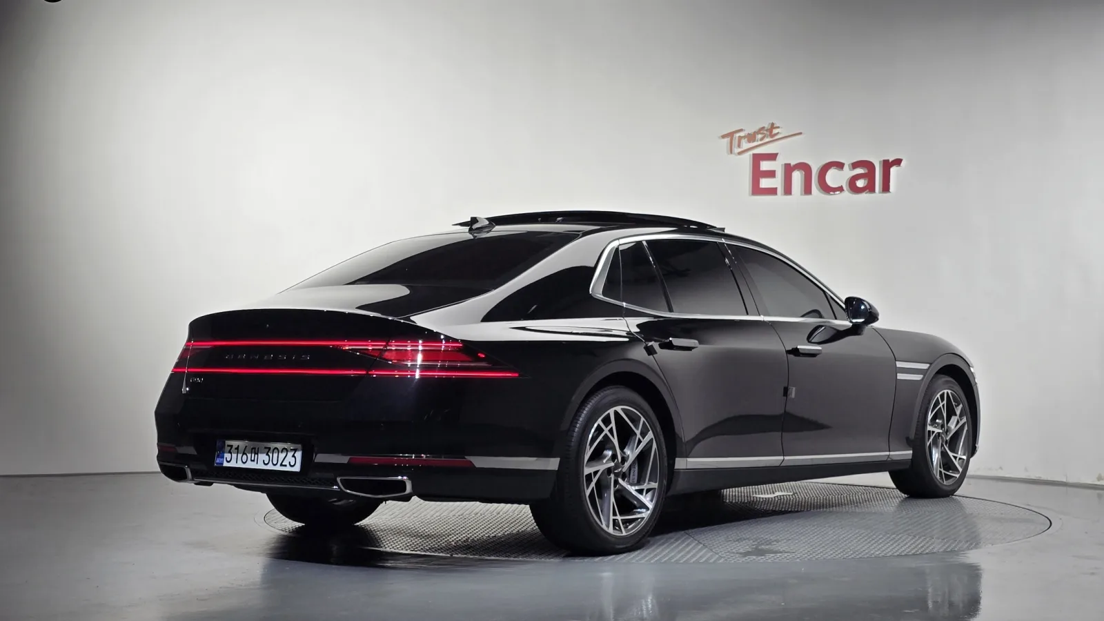 2023 Genesis G90