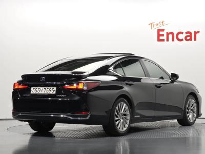2022 Lexus ES