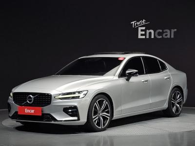 2022 Volvo S60