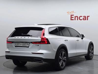 2020 Volvo V60