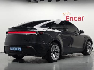 2025 Tesla Model Y