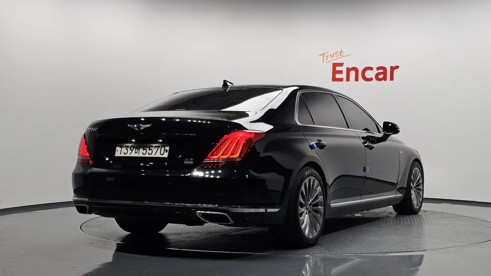 2018 Genesis EQ900