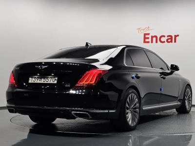 2018 Genesis EQ900