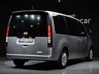 2025 Hyundai Staria