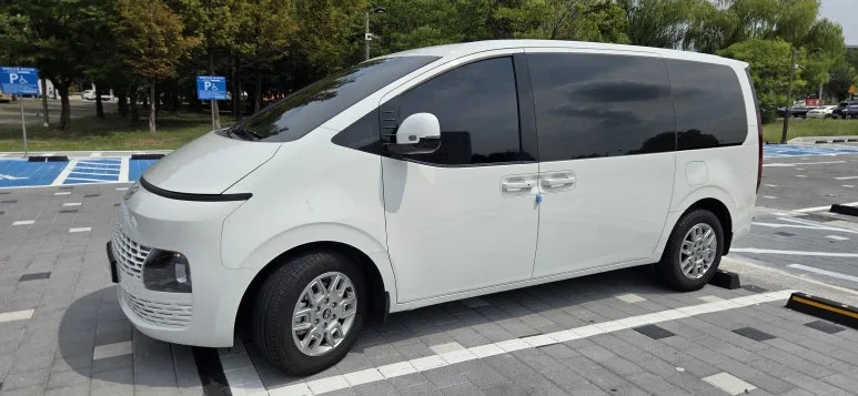 2025 Hyundai Staria