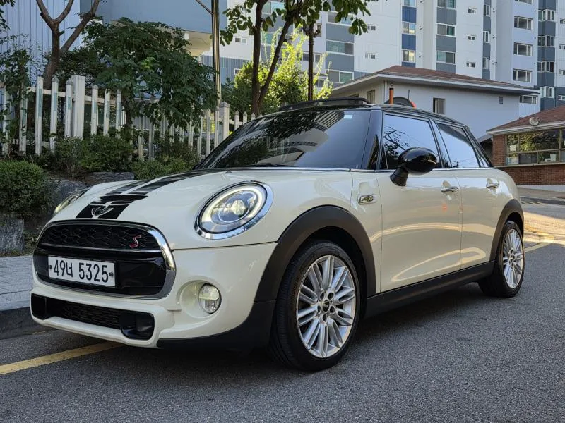 2017 MINI Cooper