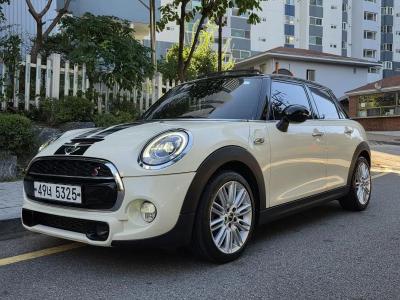 2017 MINI Cooper