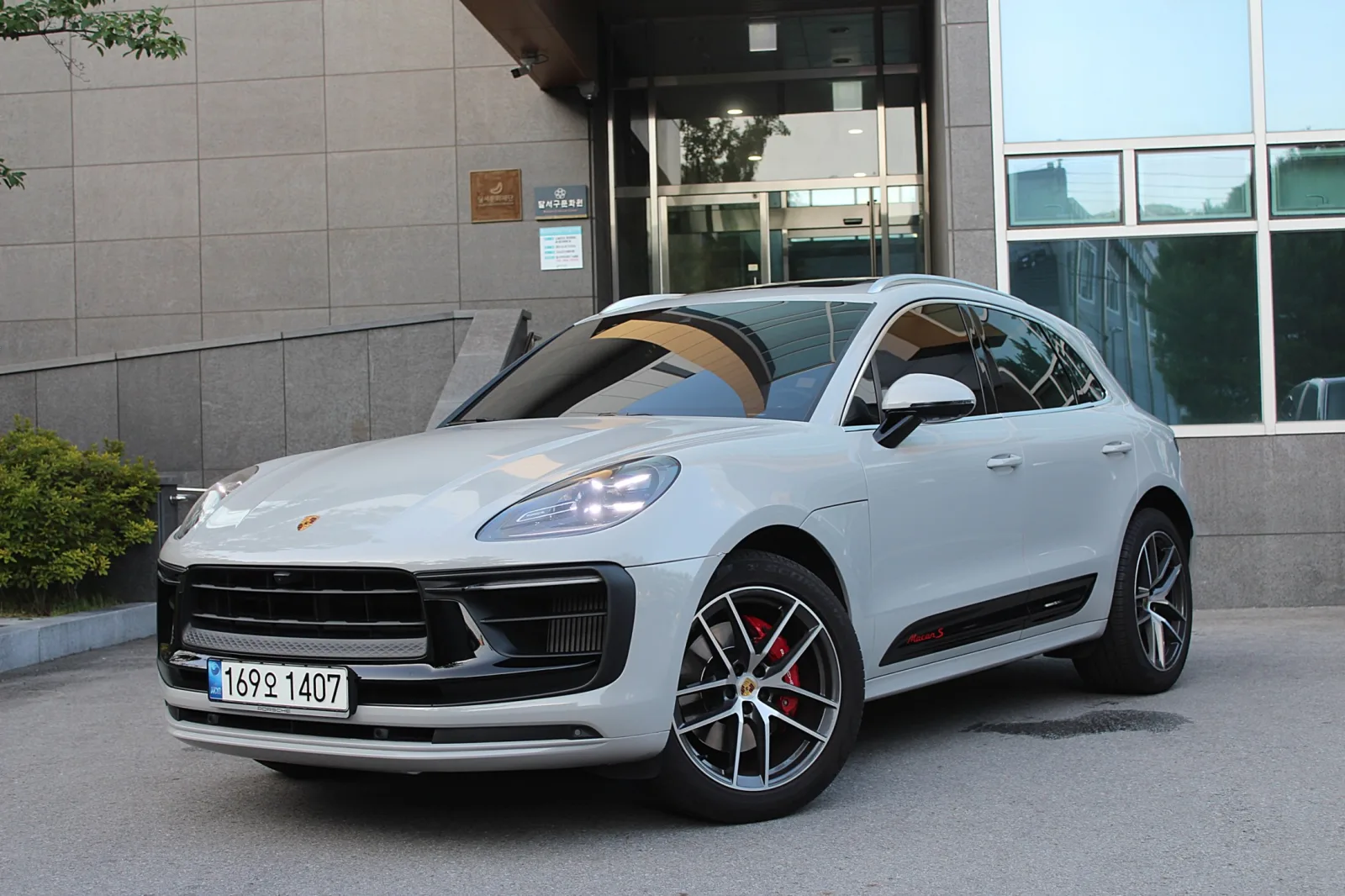 2022 Porsche Macan