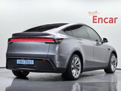 2025 Tesla Model Y