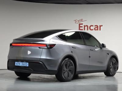 2025 Tesla Model Y