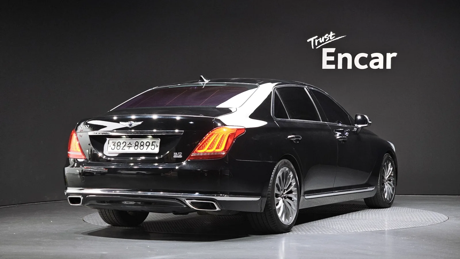 2016 Genesis EQ900