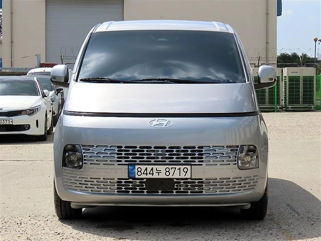 2025 Hyundai Staria