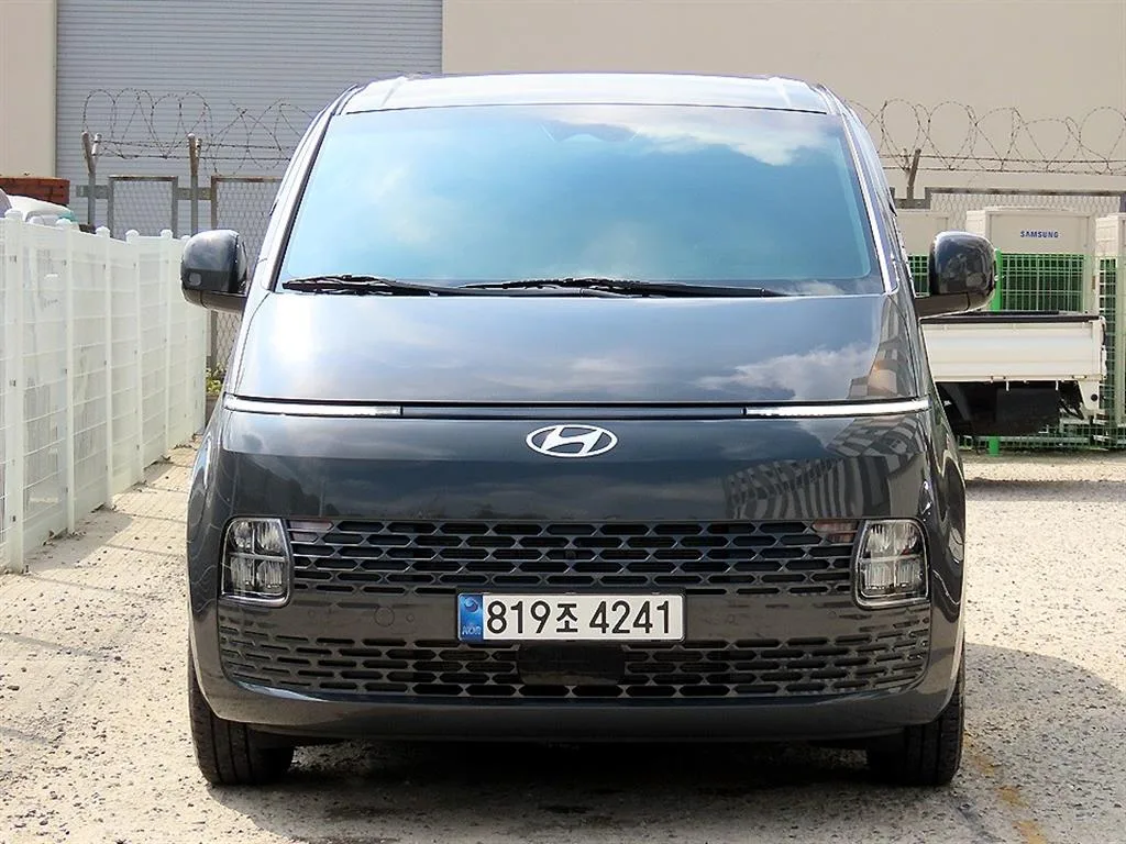 2025 Hyundai Staria