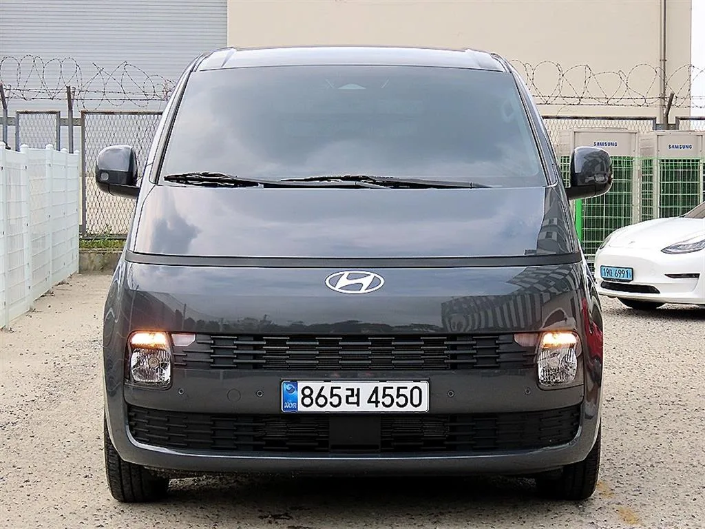 2026 Hyundai Staria