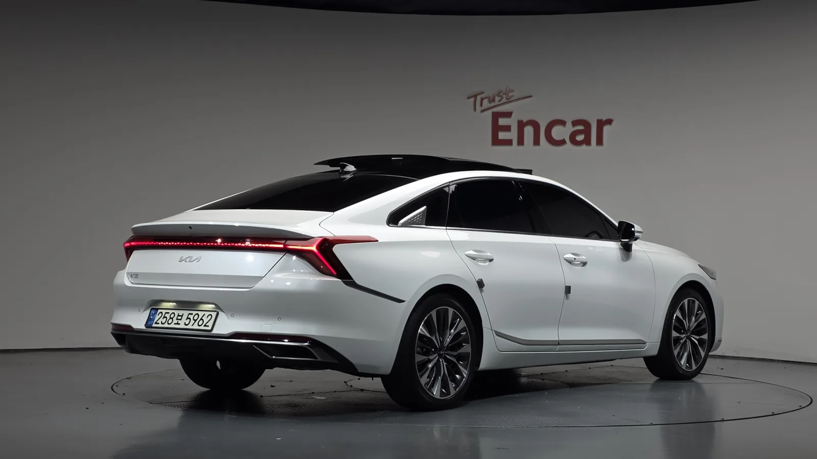 2022 Kia K8