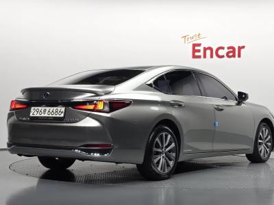 2019 Lexus ES