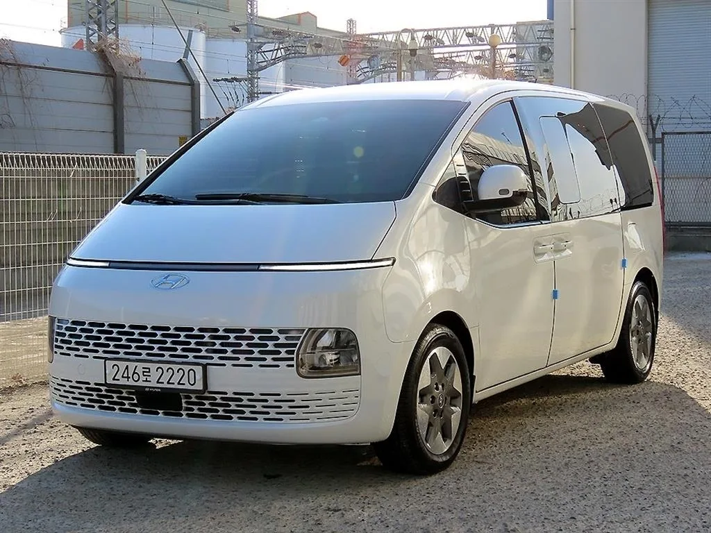 2023 Hyundai Staria