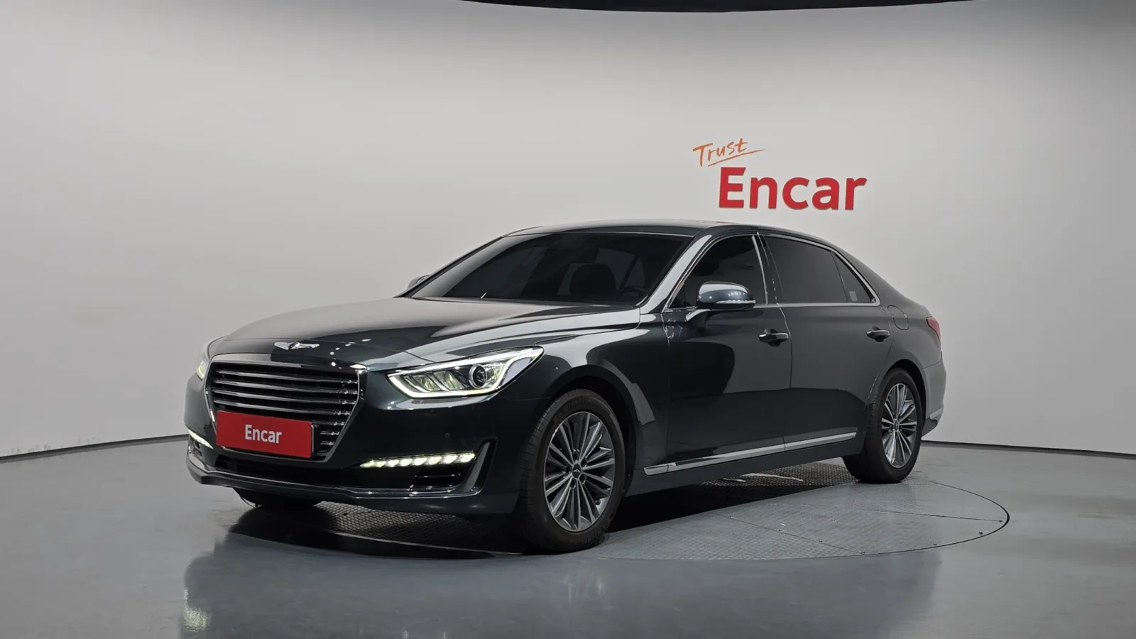2018 Genesis EQ900