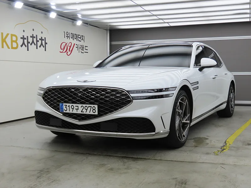 2025 Genesis G90