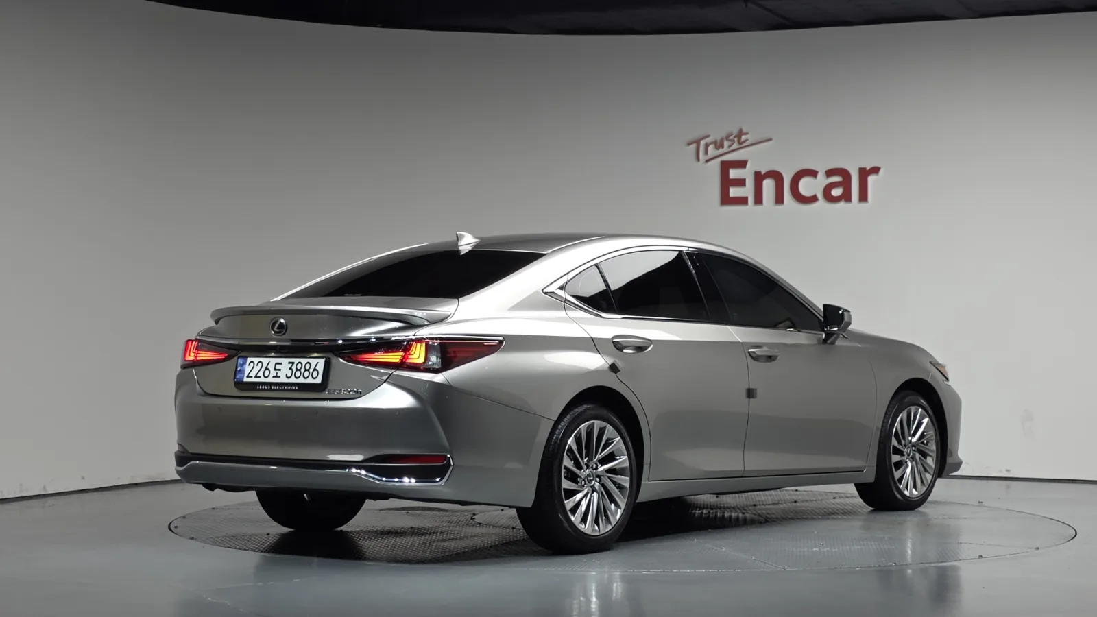 2025 Lexus ES