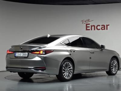 2025 Lexus ES