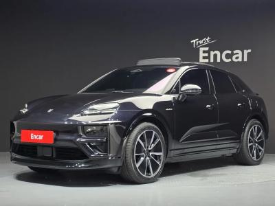 2025 Porsche Macan