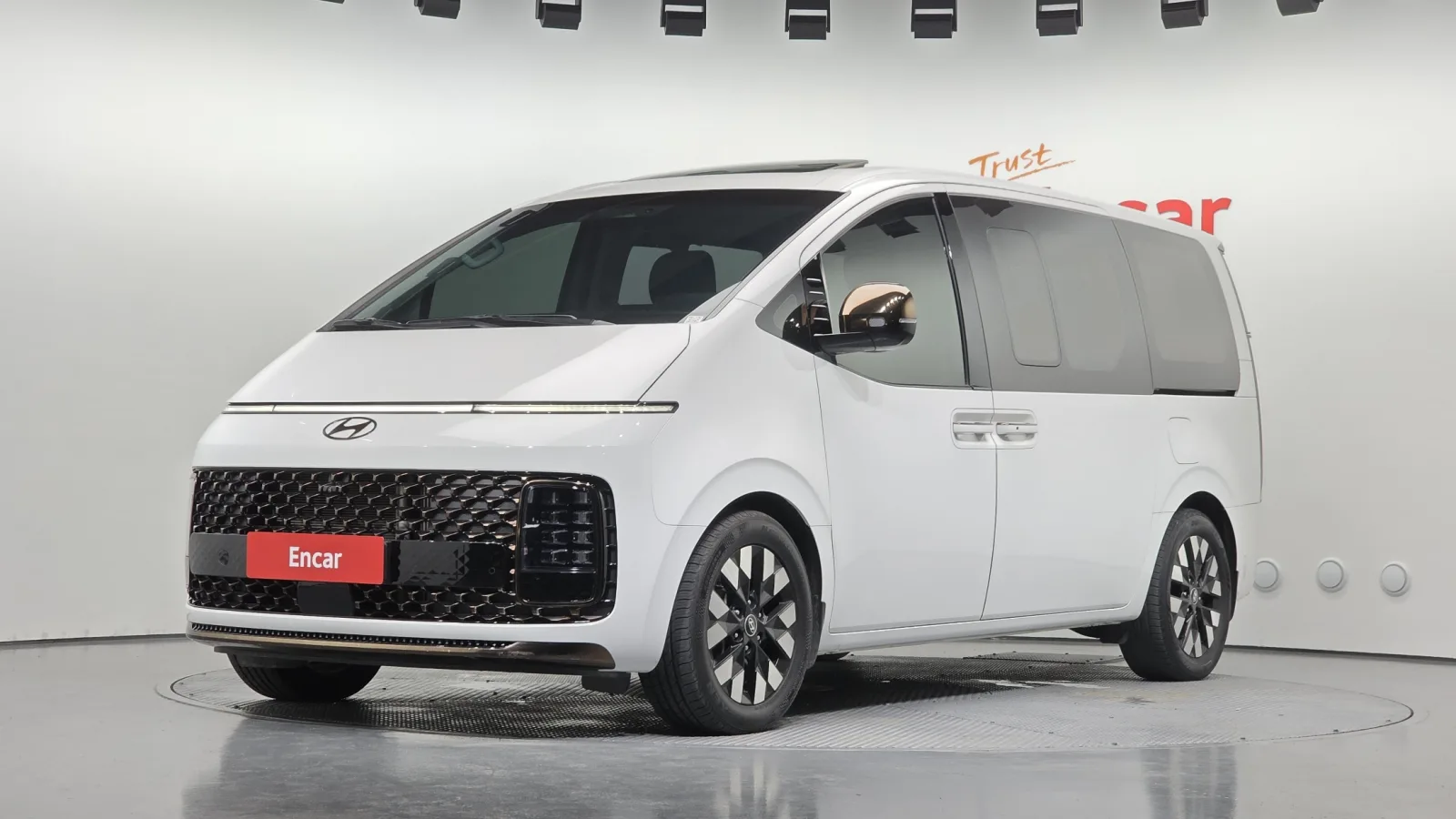 2025 Hyundai Staria