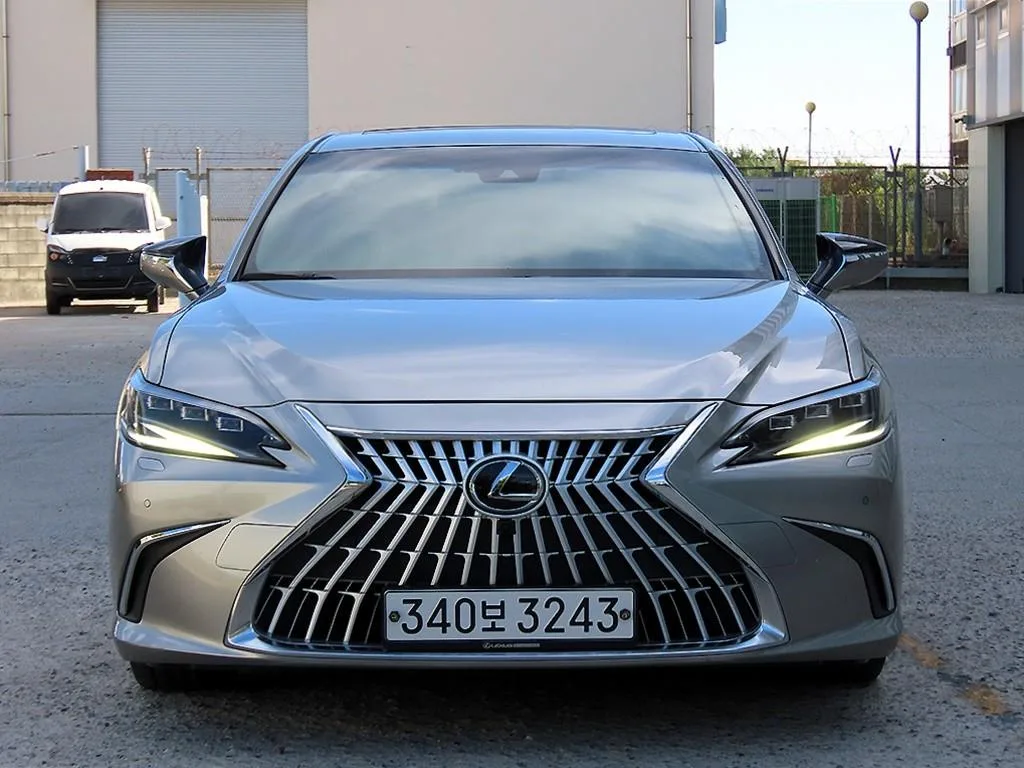 2023 Lexus ES