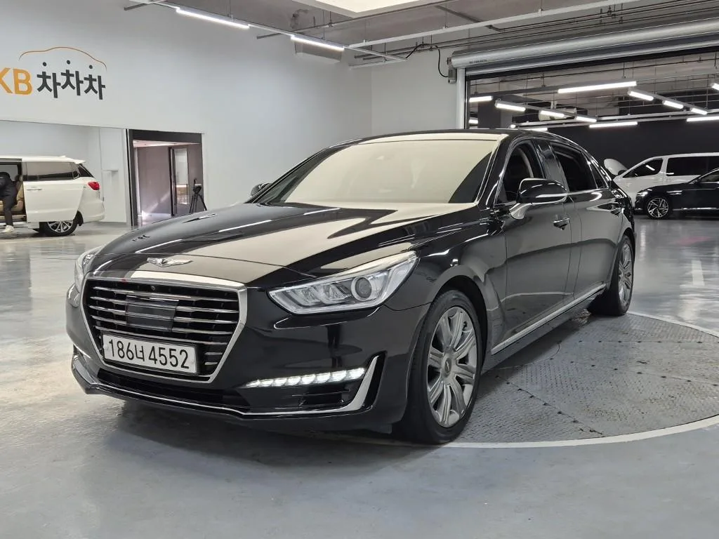 2018 Genesis EQ900