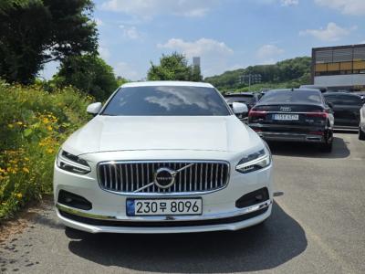 2023 Volvo S90