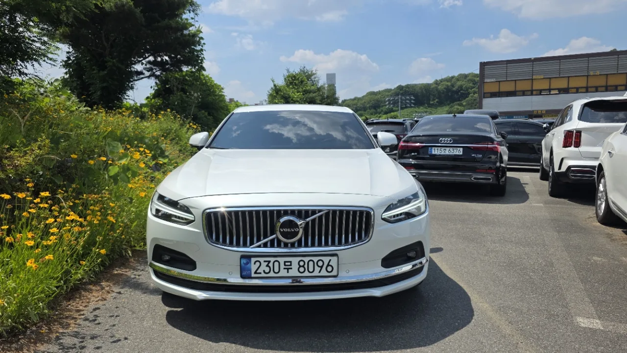 2023 Volvo S90