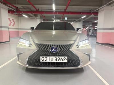 2020 Lexus ES