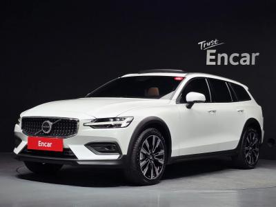 2025 Volvo V60