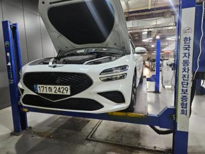2023 Genesis G70
