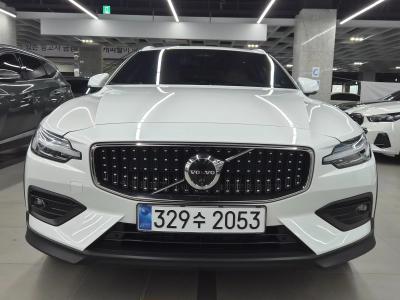 2023 Volvo V60