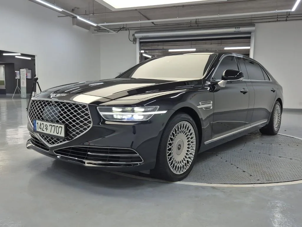 2021 Genesis G90
