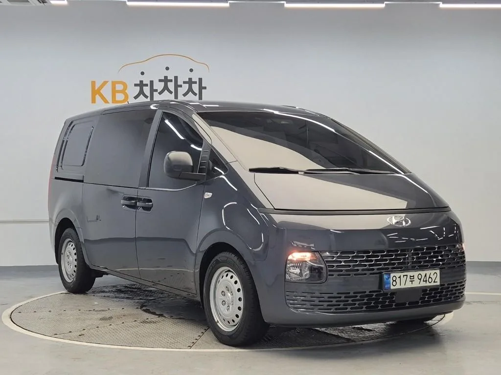 2022 Hyundai Staria